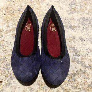 Munro Women's Navy Quilted Flats